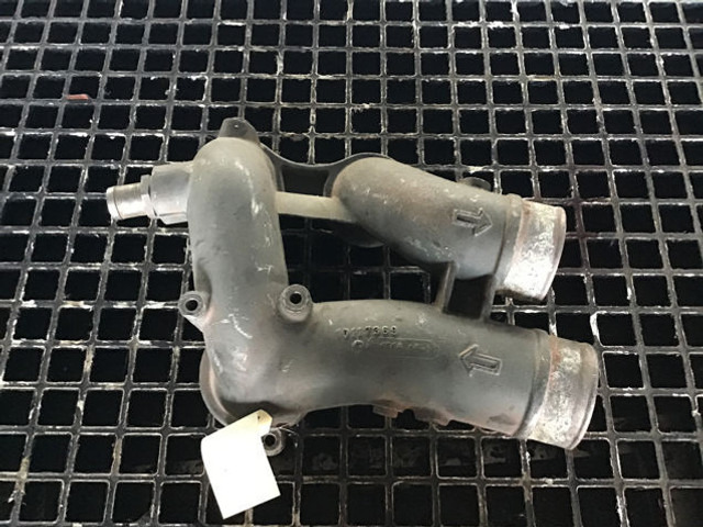 Liebherr Coolant pipe bend - Ricambio A/C: foto 1 Liebherr Coolant pipe bend - Ricambio A/C: foto 1