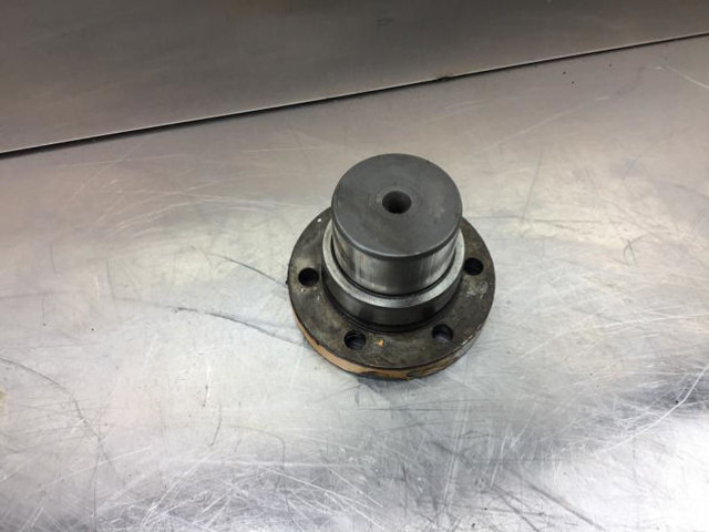 Liebherr Flange - Pompa del liquido di raffreddamento: foto 2 Liebherr Flange - Pompa del liquido di raffreddamento: foto 2
