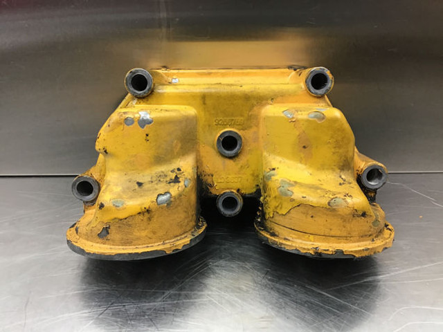 Liebherr Oil Filter Bracket - Motore e ricambi: foto 2 Liebherr Oil Filter Bracket - Motore e ricambi: foto 2