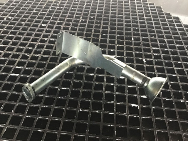 Liebherr Oil Suction Pipe - Motore e ricambi: foto 1 Liebherr Oil Suction Pipe - Motore e ricambi: foto 1