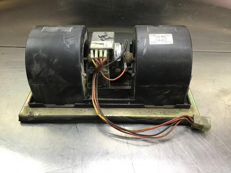 Liebherr R946 LC / R946 NLC / R956 / R976 / R926 LC / R920 / R920 LC - Ventola abitacolo: foto 3 Liebherr R946 LC / R946 NLC / R956 / R976 / R926 LC / R920 / R920 LC - Ventola abitacolo: foto 3