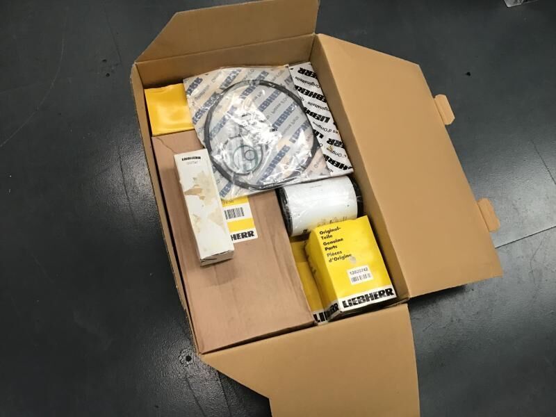 Liebherr Service Kit 500 hours R906/R916/R926 - Ricambi: foto 2 Liebherr Service Kit 500 hours R906/R916/R926 - Ricambi: foto 2