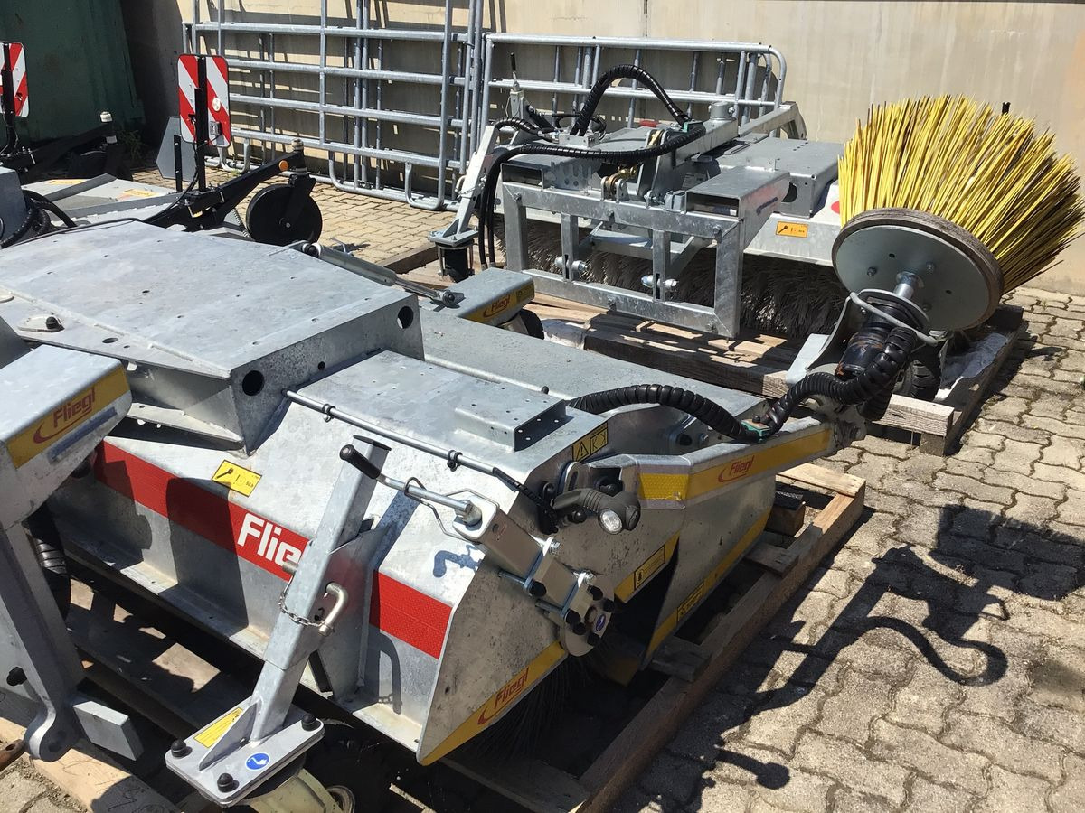 Fliegl Profi 2300 - Spazzola: foto 3 Fliegl Profi 2300 - Spazzola: foto 3