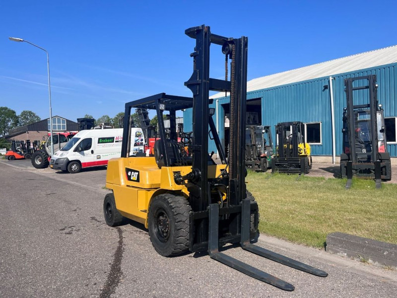 Caterpillar DP40K2 - Carrello elevatore diesel: foto 2 Caterpillar DP40K2 - Carrello elevatore diesel: foto 2