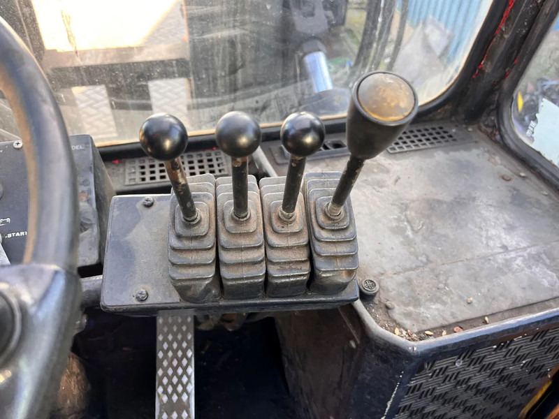 Carrello elevatore diesel Svetruck 18 60 33 TRIPLEX MAST: foto 12 Carrello elevatore diesel Svetruck 18 60 33 TRIPLEX MAST: foto 12