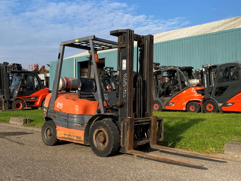 Toyota 42-6FGF25 - Carrello elevatore a gas: foto 3 Toyota 42-6FGF25 - Carrello elevatore a gas: foto 3