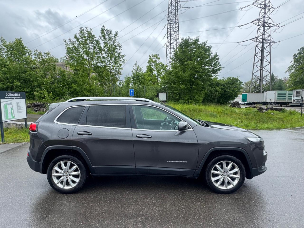 JEEP Cherokee 2.2 TD - Hatchback: foto 3 JEEP Cherokee 2.2 TD - Hatchback: foto 3