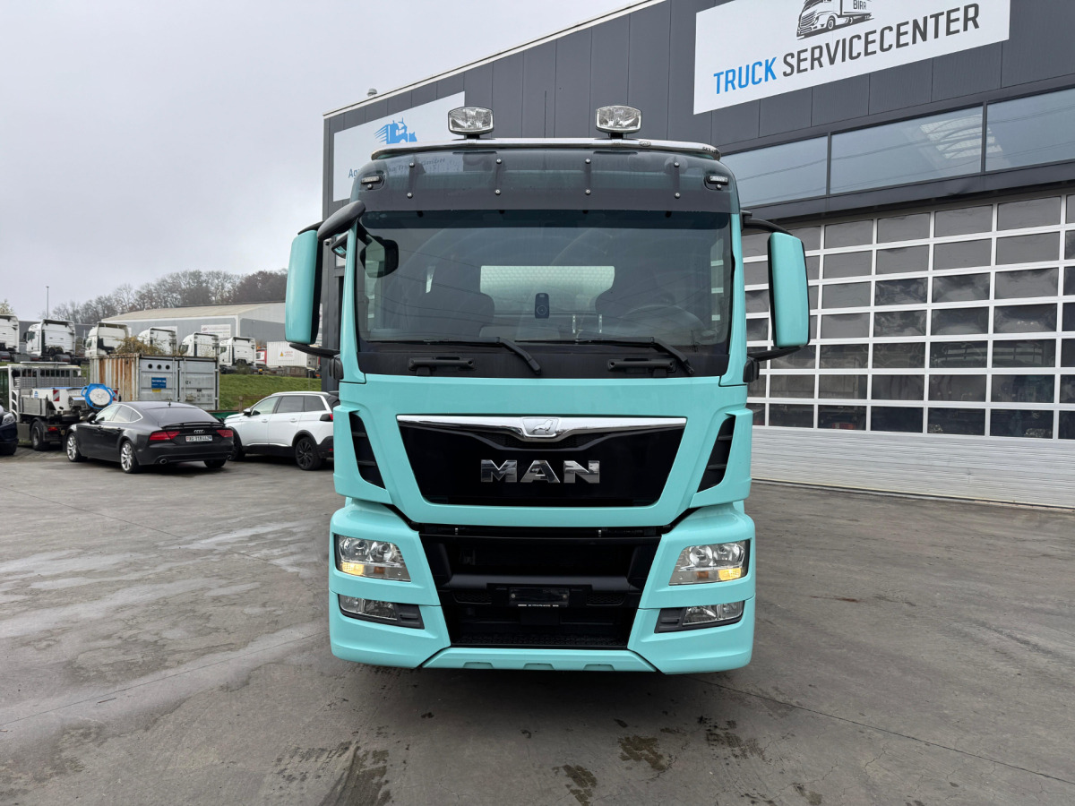 MAN TGS 26.440 6x2 Isoliert Milchtank 3 Kammern - Camion cisterna: foto 2 MAN TGS 26.440 6x2 Isoliert Milchtank 3 Kammern - Camion cisterna: foto 2