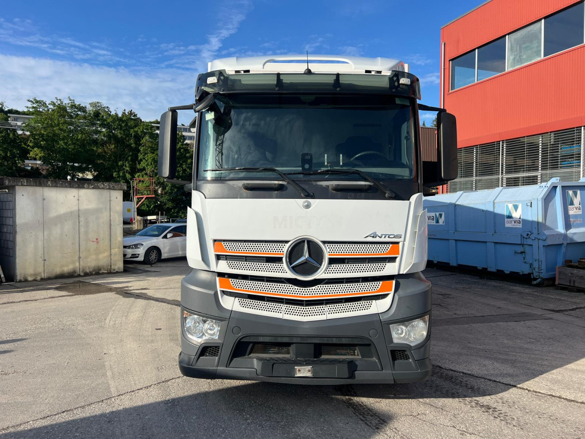 MERCEDES 4x Antos 1843 4x2 Kühler - Autocarro frigorifero: foto 2 MERCEDES 4x Antos 1843 4x2 Kühler - Autocarro frigorifero: foto 2