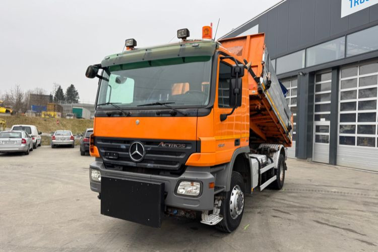 Mercedes-Benz Actros 1841 4x4 mit Schneeplfug - Autocarro ribaltabile: foto 1 Mercedes-Benz Actros 1841 4x4 mit Schneeplfug - Autocarro ribaltabile: foto 1
