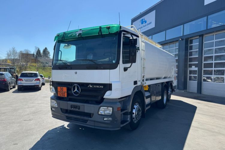 Mercedes-Benz Actros 2541 6x2 Schwarzmüller 21260L - Camion cisterna: foto 1 Mercedes-Benz Actros 2541 6x2 Schwarzmüller 21260L - Camion cisterna: foto 1
