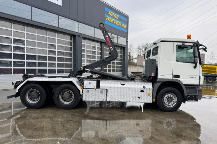 Mercedes-Benz Actros 2644 6x4 Hiab - Autocarro scarrabile: foto 3 Mercedes-Benz Actros 2644 6x4 Hiab - Autocarro scarrabile: foto 3