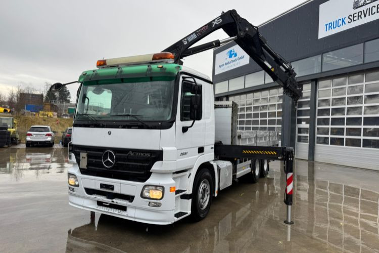 Mercedes-Benz Actros 2651 V8 Hiab 288-5 - Camion con gru, Autocarro con pianale/ Cassone fisso: foto 1 Mercedes-Benz Actros 2651 V8 Hiab 288-5 - Camion con gru, Autocarro con pianale/ Cassone fisso: foto 1
