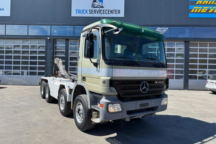 Mercedes-Benz Actros 3244 8x4 Hiab 26T AHK - Autocarro scarrabile: foto 2 Mercedes-Benz Actros 3244 8x4 Hiab 26T AHK - Autocarro scarrabile: foto 2