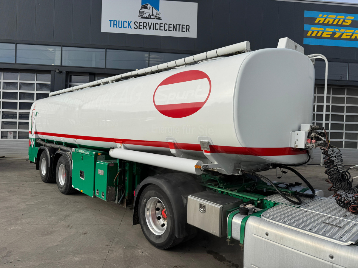 SCHWARZMÜLLER Tank 32'770L 3 Kammern - Semirimorchio cisterna: foto 2 SCHWARZMÜLLER Tank 32'770L 3 Kammern - Semirimorchio cisterna: foto 2