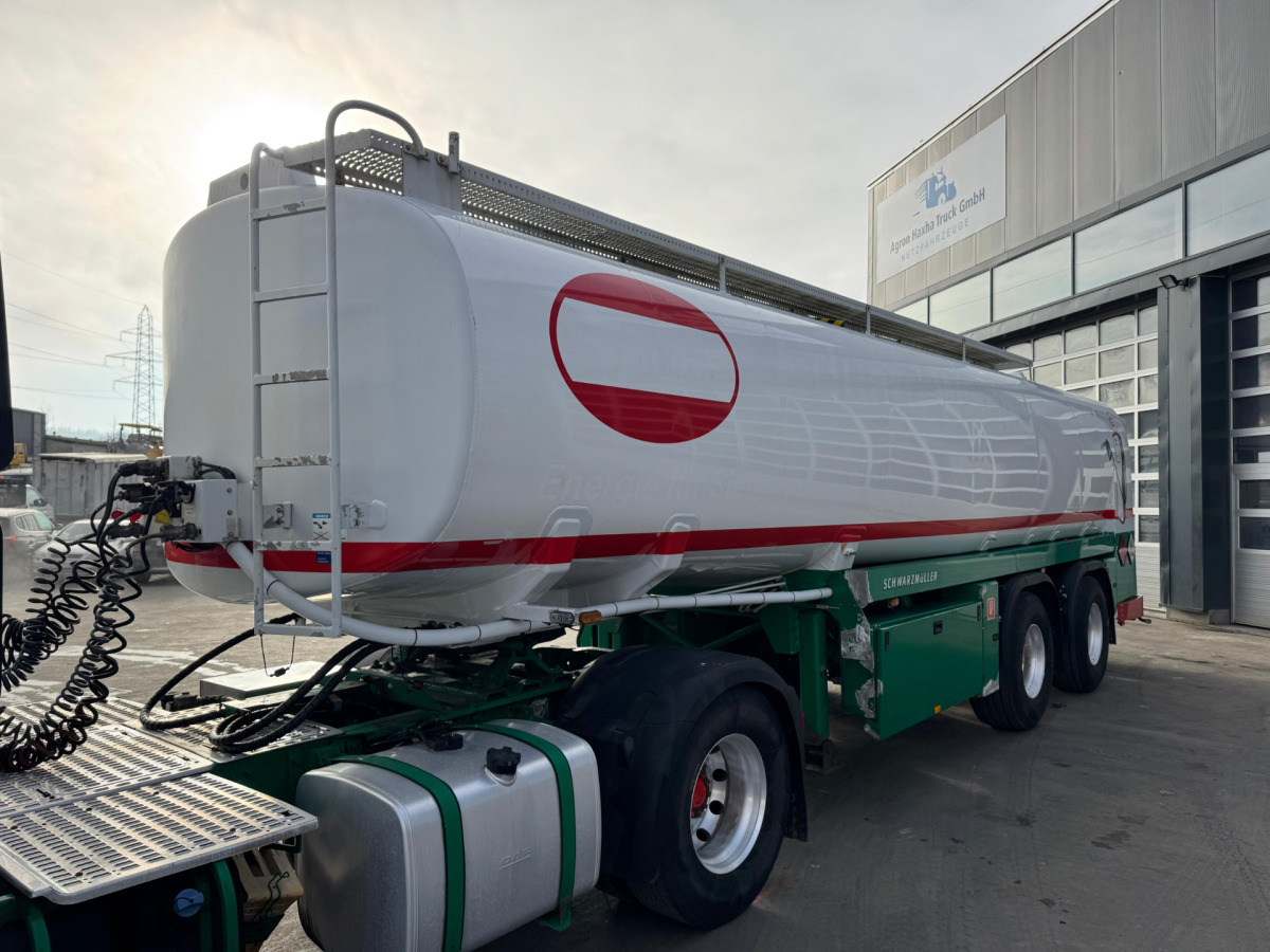 SCHWARZMÜLLER Tank 32'770L 3 Kammern - Semirimorchio cisterna: foto 1 SCHWARZMÜLLER Tank 32'770L 3 Kammern - Semirimorchio cisterna: foto 1