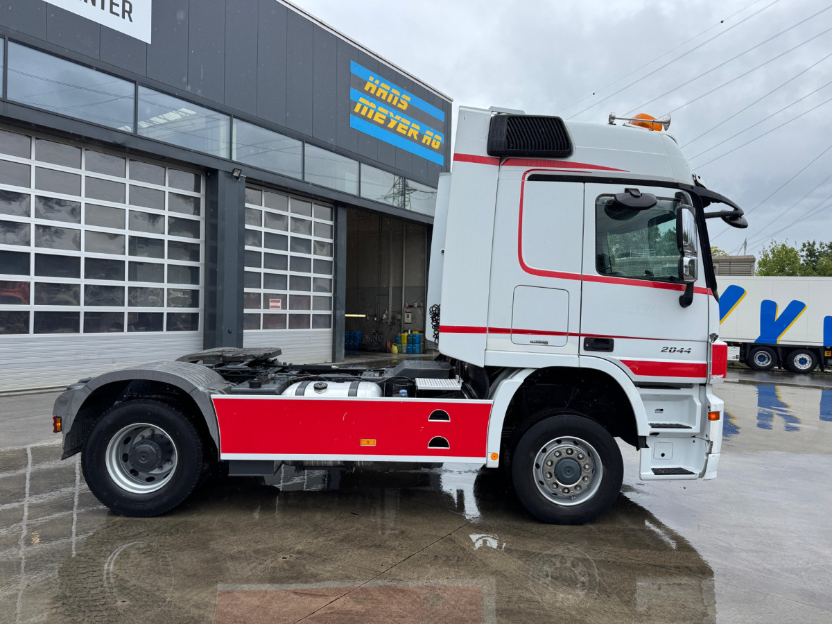 MERCEDES Actros 2044 4x4 - Trattore stradale: foto 4 MERCEDES Actros 2044 4x4 - Trattore stradale: foto 4