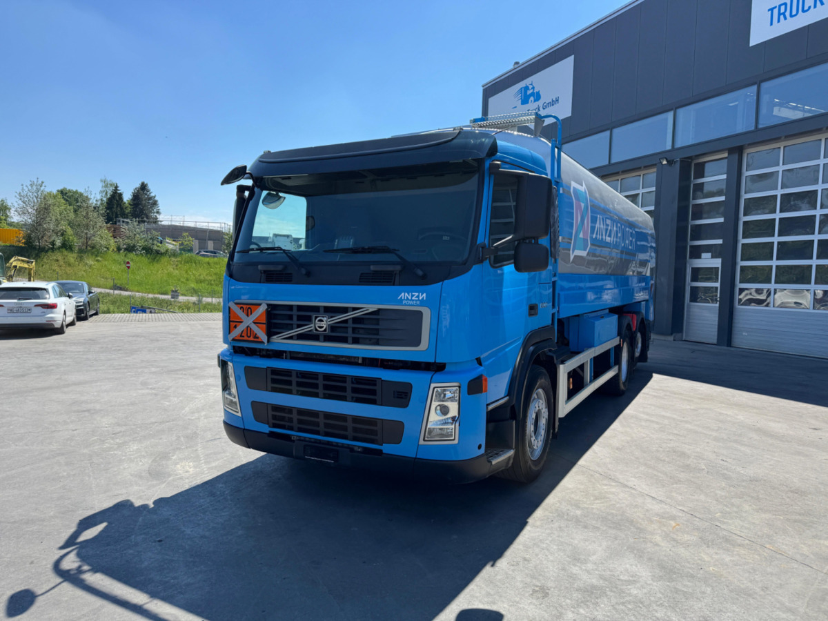 VOLVO FM-500 6x2 Tankwagen - Camion cisterna: foto 1 VOLVO FM-500 6x2 Tankwagen - Camion cisterna: foto 1