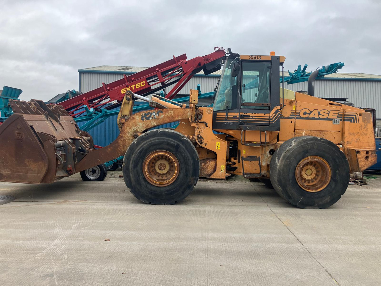 CASE 821C - Pala gommata: foto 1 CASE 821C - Pala gommata: foto 1