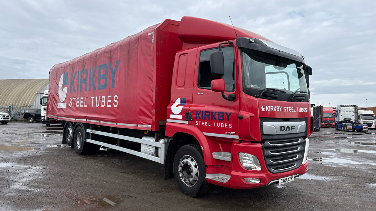 DAF CF 320 - Autocarro con pianale/ Cassone fisso: foto 1 DAF CF 320 - Autocarro con pianale/ Cassone fisso: foto 1