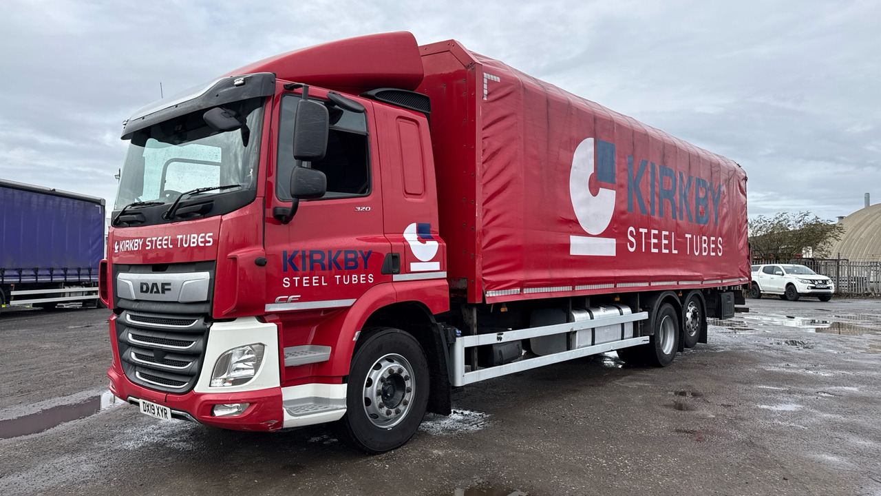 DAF CF 320 - Autocarro con pianale/ Cassone fisso: foto 2 DAF CF 320 - Autocarro con pianale/ Cassone fisso: foto 2