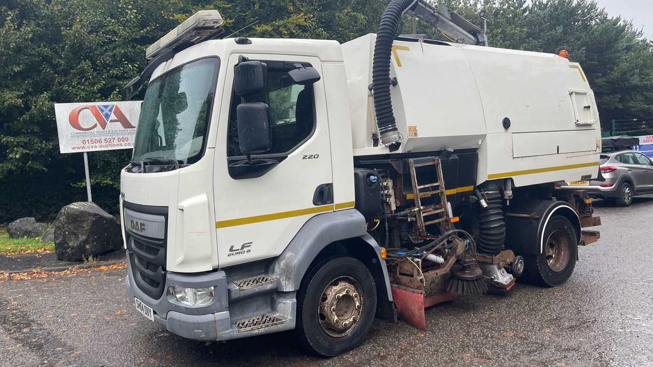 DAF LF 220 - Spazzatrice stradale: foto 2 DAF LF 220 - Spazzatrice stradale: foto 2