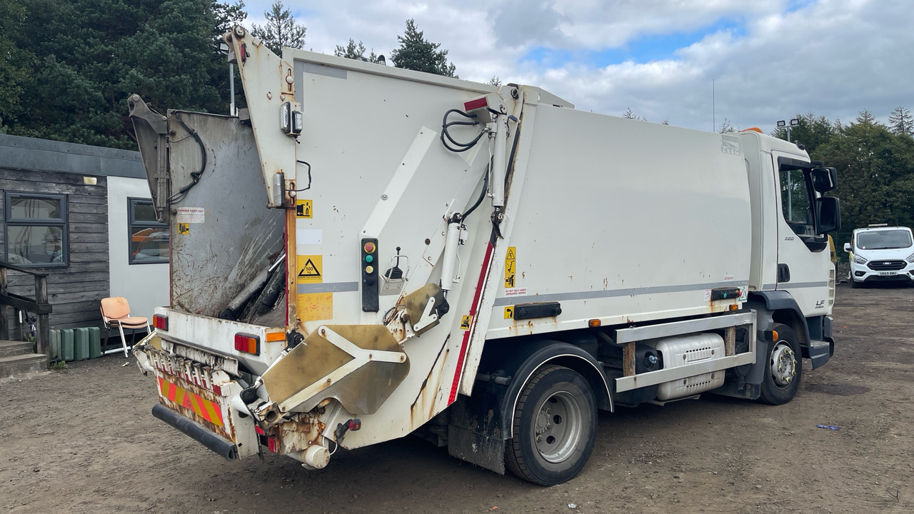 DAF LF 220 - Camion immondizia: foto 4 DAF LF 220 - Camion immondizia: foto 4