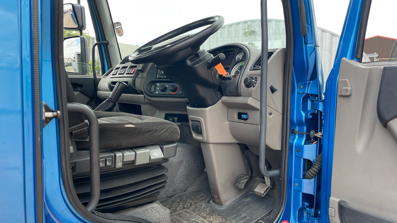 DAF LF 45.210 - Autocarro con pianale/ Cassone fisso, Camion con gru: foto 5 DAF LF 45.210 - Autocarro con pianale/ Cassone fisso, Camion con gru: foto 5