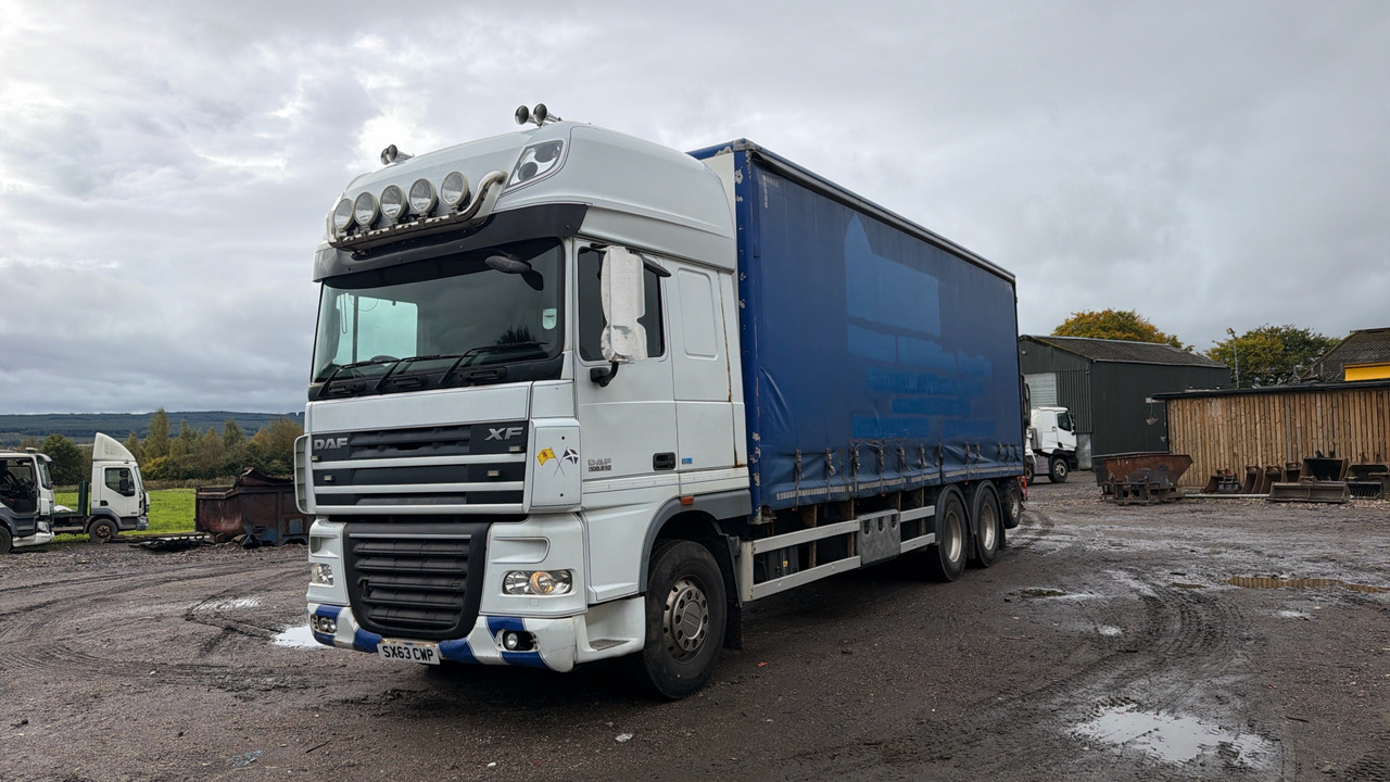 DAF XF 105.510 - Camion centinato: foto 2 DAF XF 105.510 - Camion centinato: foto 2