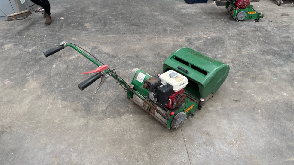 DENNIS FT510 PEDESTRIAN CYLINDER MOWER WITH 9K UNIT AND GRASS BOX - Tagliaerba: foto 2 DENNIS FT510 PEDESTRIAN CYLINDER MOWER WITH 9K UNIT AND GRASS BOX - Tagliaerba: foto 2