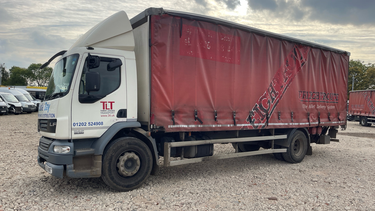 Daf LF 55.220 - Camion centinato: foto 2 Daf LF 55.220 - Camion centinato: foto 2