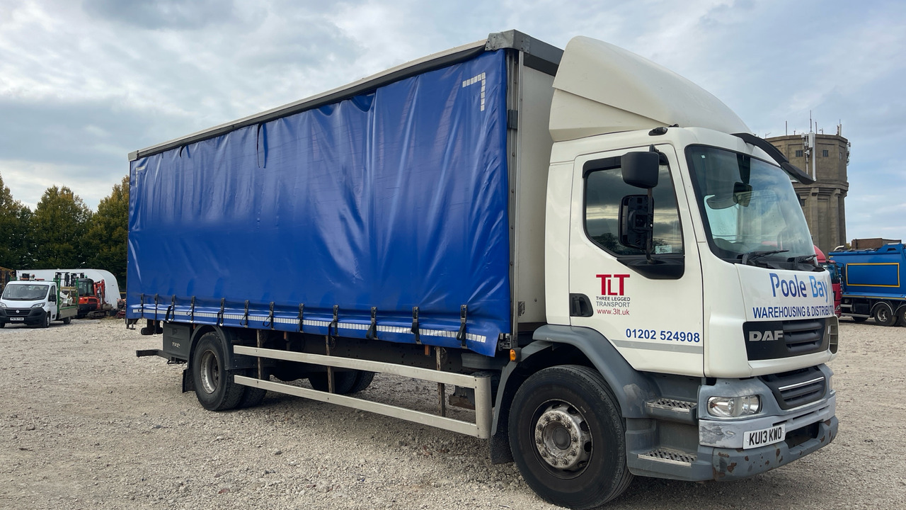 Daf LF 55.220 - Camion centinato: foto 1 Daf LF 55.220 - Camion centinato: foto 1
