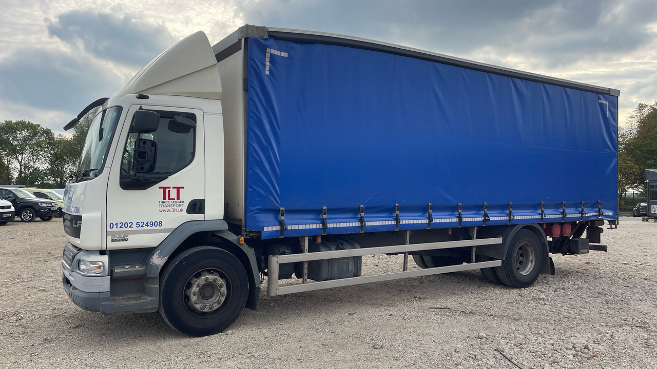 Daf LF 55.220 - Camion centinato: foto 2 Daf LF 55.220 - Camion centinato: foto 2