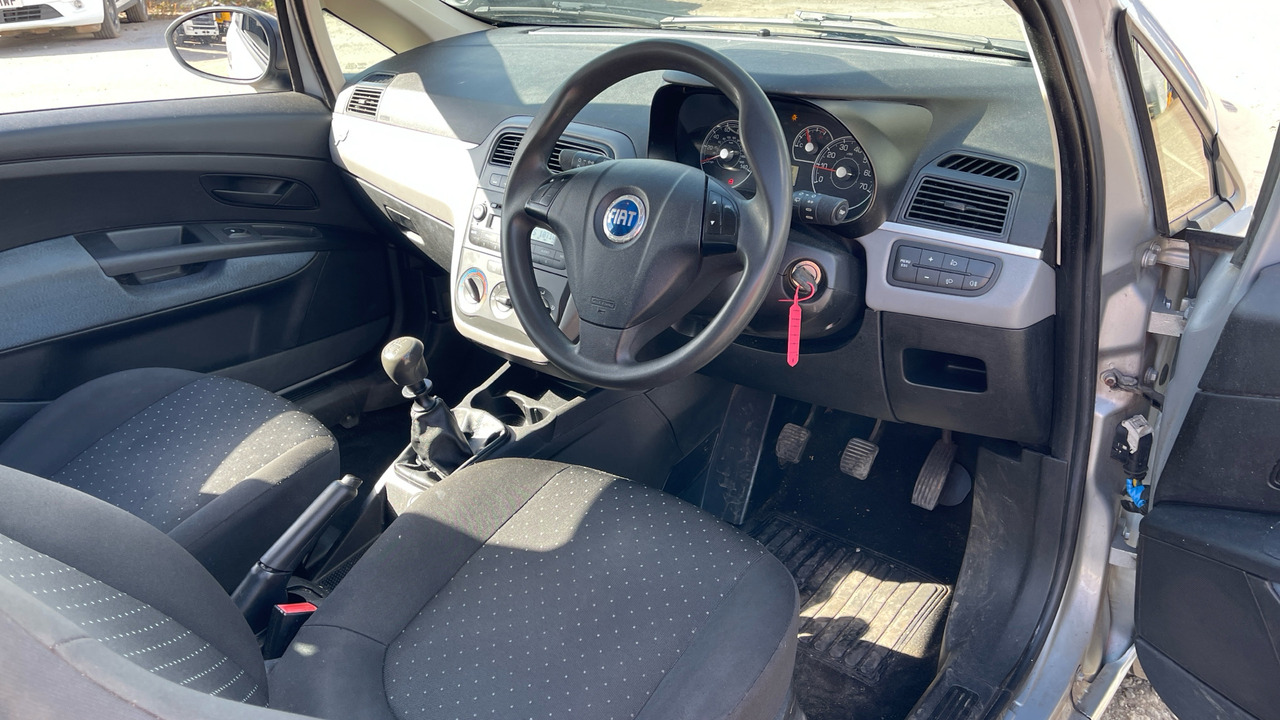 FIAT PUNTO 1.2 Active GRANDE - Hatchback: foto 5 FIAT PUNTO 1.2 Active GRANDE - Hatchback: foto 5