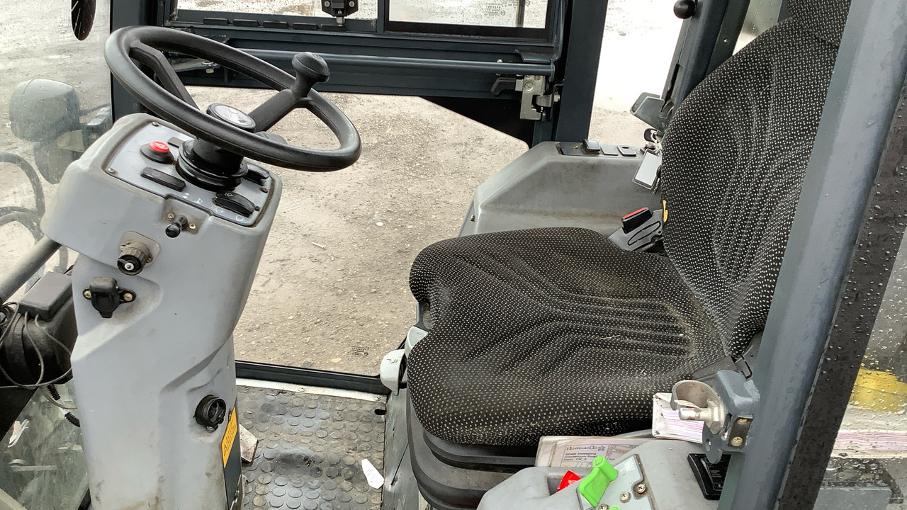 HAKO CITYMASTER 600 - Spazzatrice stradale: foto 5 HAKO CITYMASTER 600 - Spazzatrice stradale: foto 5