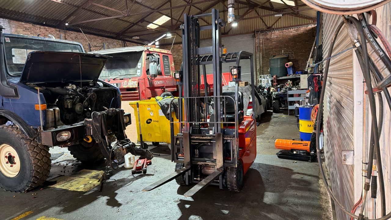 HELI FB315 - Carrello elevatore elettrico: foto 2 HELI FB315 - Carrello elevatore elettrico: foto 2