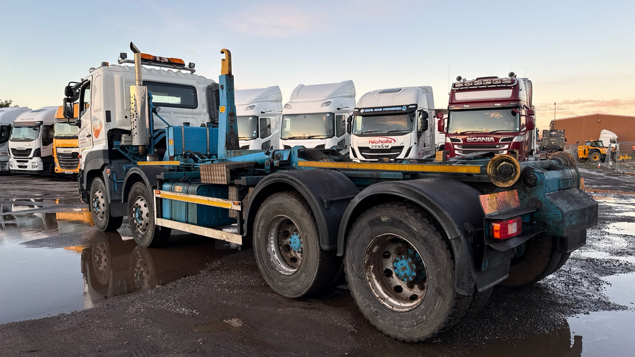 HINO 700 3241 - Autocarro scarrabile: foto 3 HINO 700 3241 - Autocarro scarrabile: foto 3