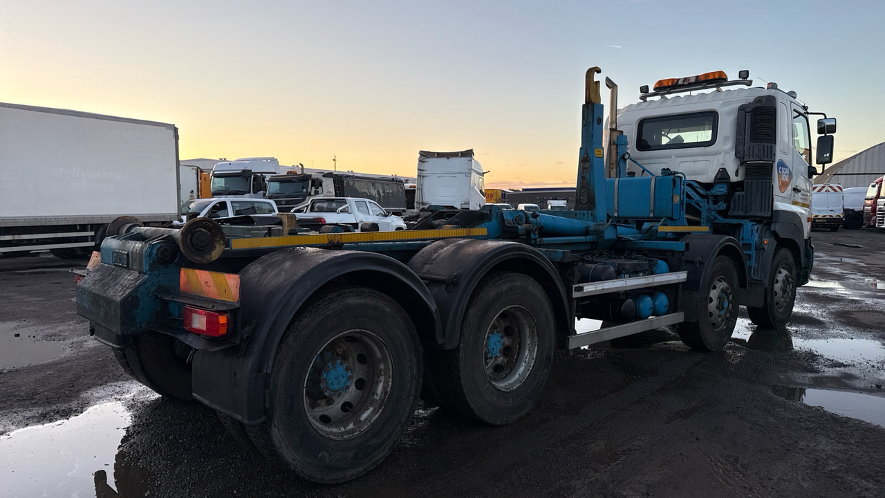 HINO 700 3241 - Autocarro scarrabile: foto 4 HINO 700 3241 - Autocarro scarrabile: foto 4