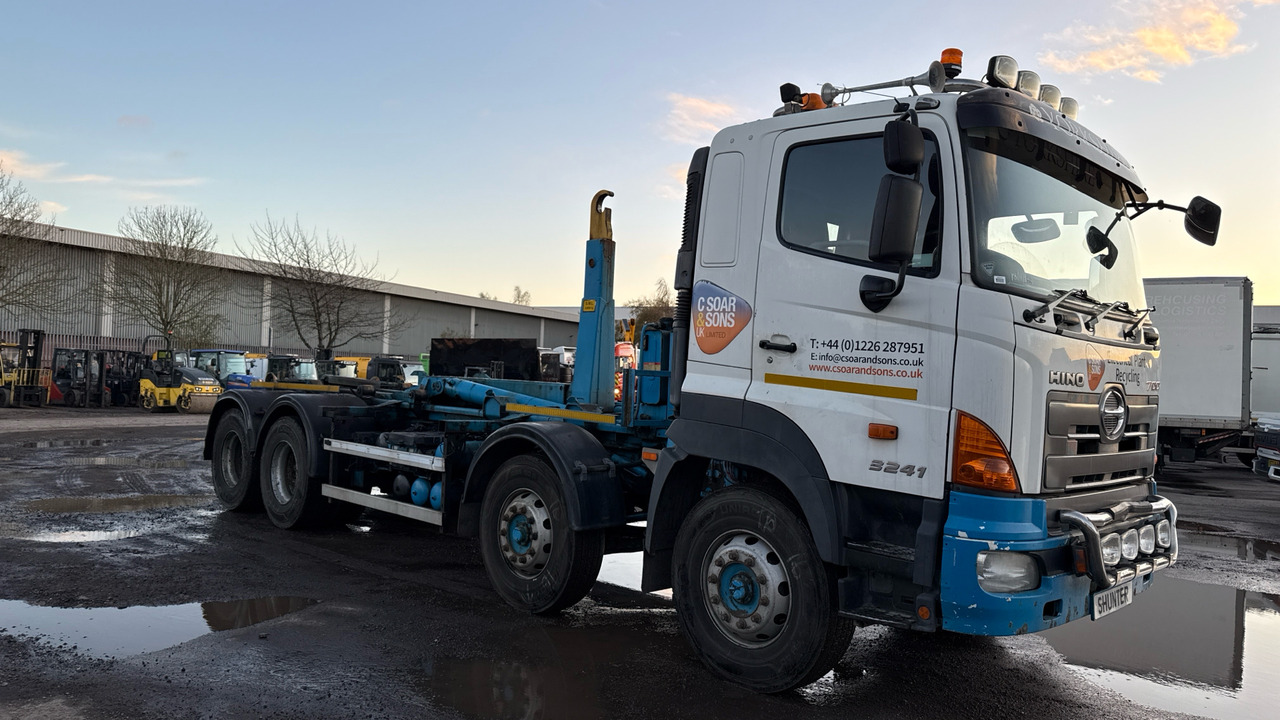 HINO 700 3241 - Autocarro scarrabile: foto 1 HINO 700 3241 - Autocarro scarrabile: foto 1