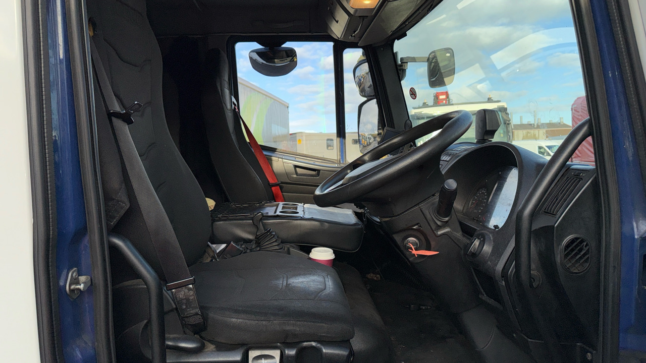 IVECO EUROCARGO 120E - Camion centinato: foto 5 IVECO EUROCARGO 120E - Camion centinato: foto 5