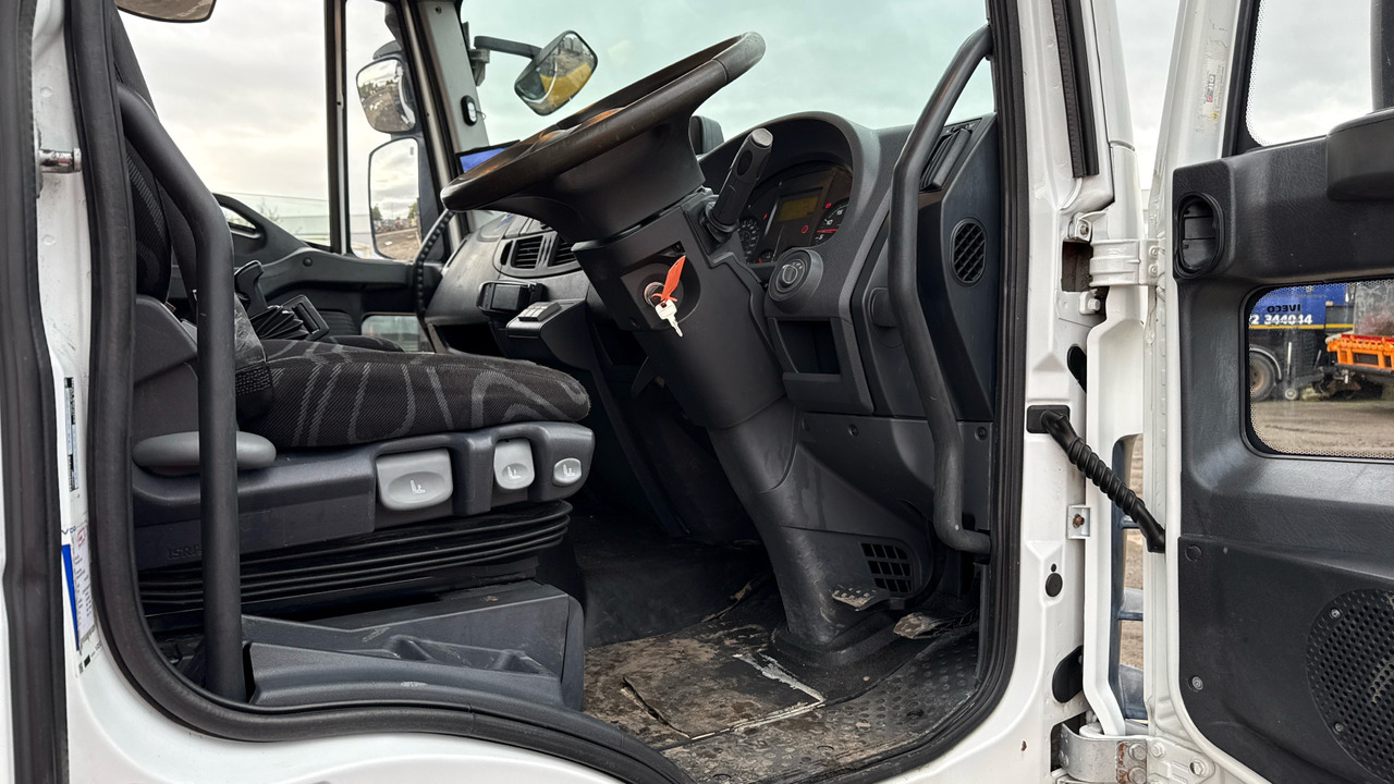 IVECO EUROCARGO 180E25 - Autocarro con pianale/ Cassone fisso, Camion con gru: foto 5 IVECO EUROCARGO 180E25 - Autocarro con pianale/ Cassone fisso, Camion con gru: foto 5