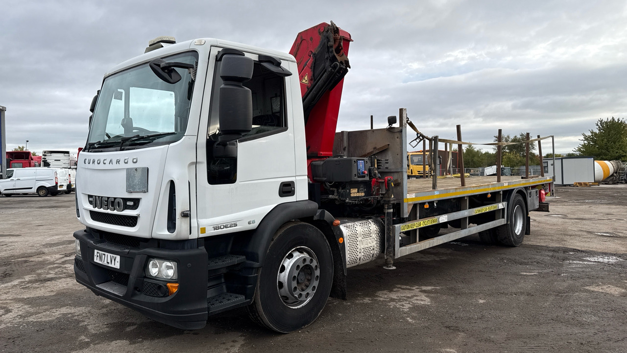 IVECO EUROCARGO 180E25 - Autocarro con pianale/ Cassone fisso, Camion con gru: foto 2 IVECO EUROCARGO 180E25 - Autocarro con pianale/ Cassone fisso, Camion con gru: foto 2