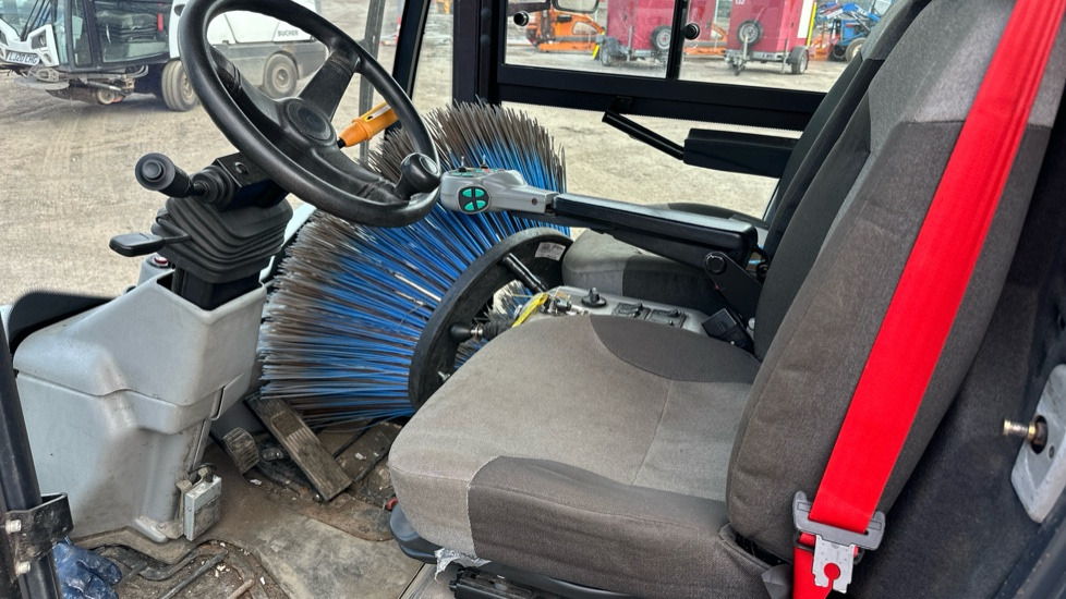 JOHNSTON SWEEPERS SWEEPER EURO 6 - Furgone con cassone fisso: foto 5 JOHNSTON SWEEPERS SWEEPER EURO 6 - Furgone con cassone fisso: foto 5
