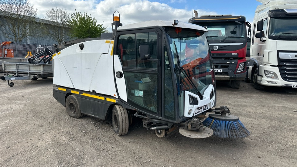 JOHNSTON SWEEPERS SWEEPER EURO 6 - Furgone con cassone fisso: foto 1 JOHNSTON SWEEPERS SWEEPER EURO 6 - Furgone con cassone fisso: foto 1