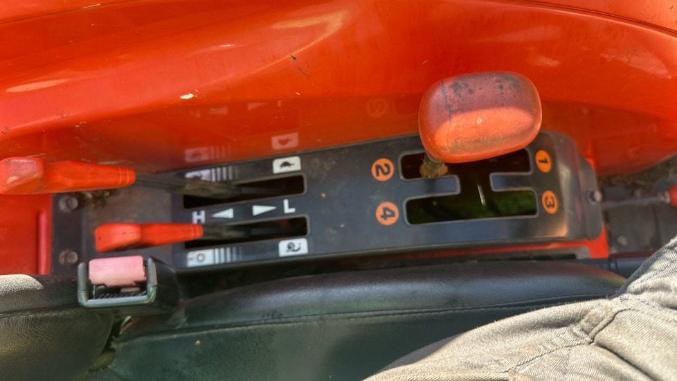 Trattore KUBOTA L4240: foto 8