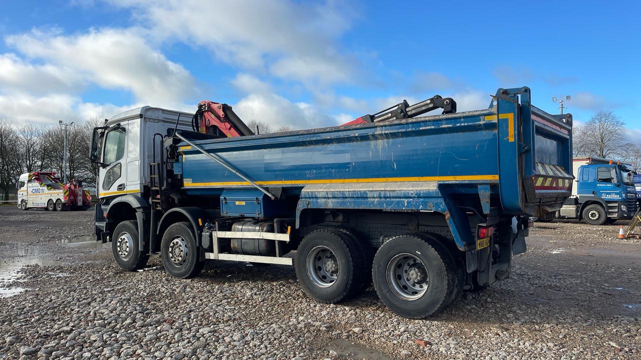 MERCEDES-BENZ AROCS - Autocarro ribaltabile, Camion con gru: foto 3 MERCEDES-BENZ AROCS - Autocarro ribaltabile, Camion con gru: foto 3