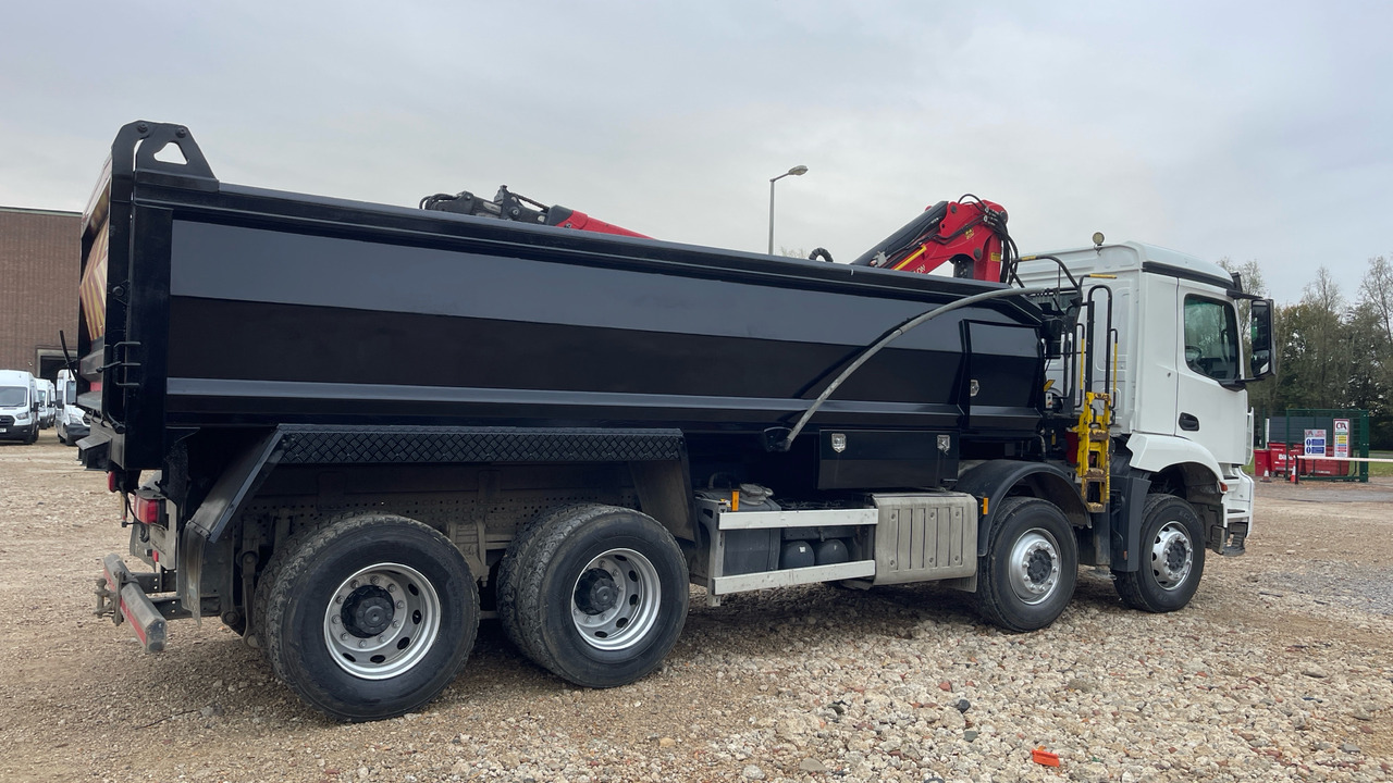 MERCEDES-BENZ AROCS - Autocarro ribaltabile, Camion con gru: foto 4 MERCEDES-BENZ AROCS - Autocarro ribaltabile, Camion con gru: foto 4
