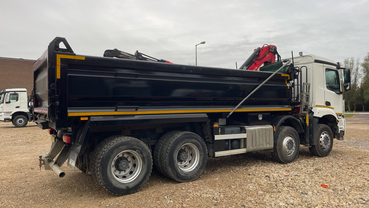 MERCEDES-BENZ AROCS - Autocarro ribaltabile, Camion con gru: foto 4 MERCEDES-BENZ AROCS - Autocarro ribaltabile, Camion con gru: foto 4