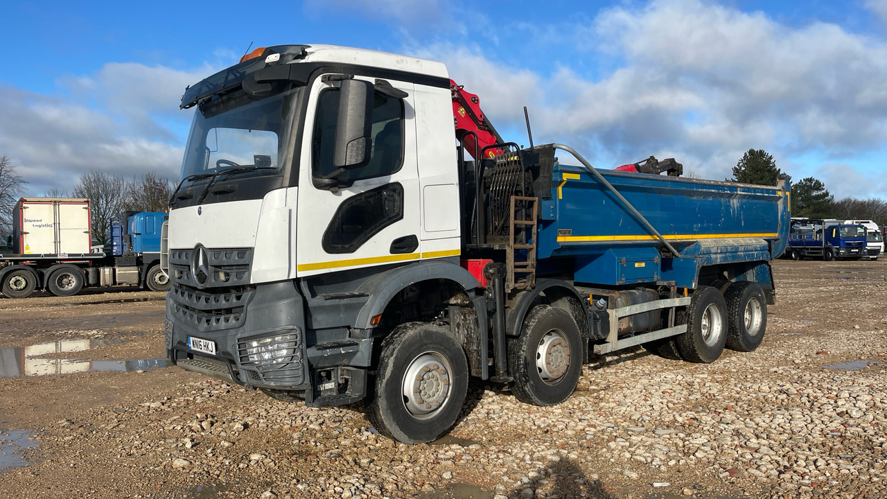 MERCEDES-BENZ AROCS - Autocarro ribaltabile, Camion con gru: foto 2 MERCEDES-BENZ AROCS - Autocarro ribaltabile, Camion con gru: foto 2