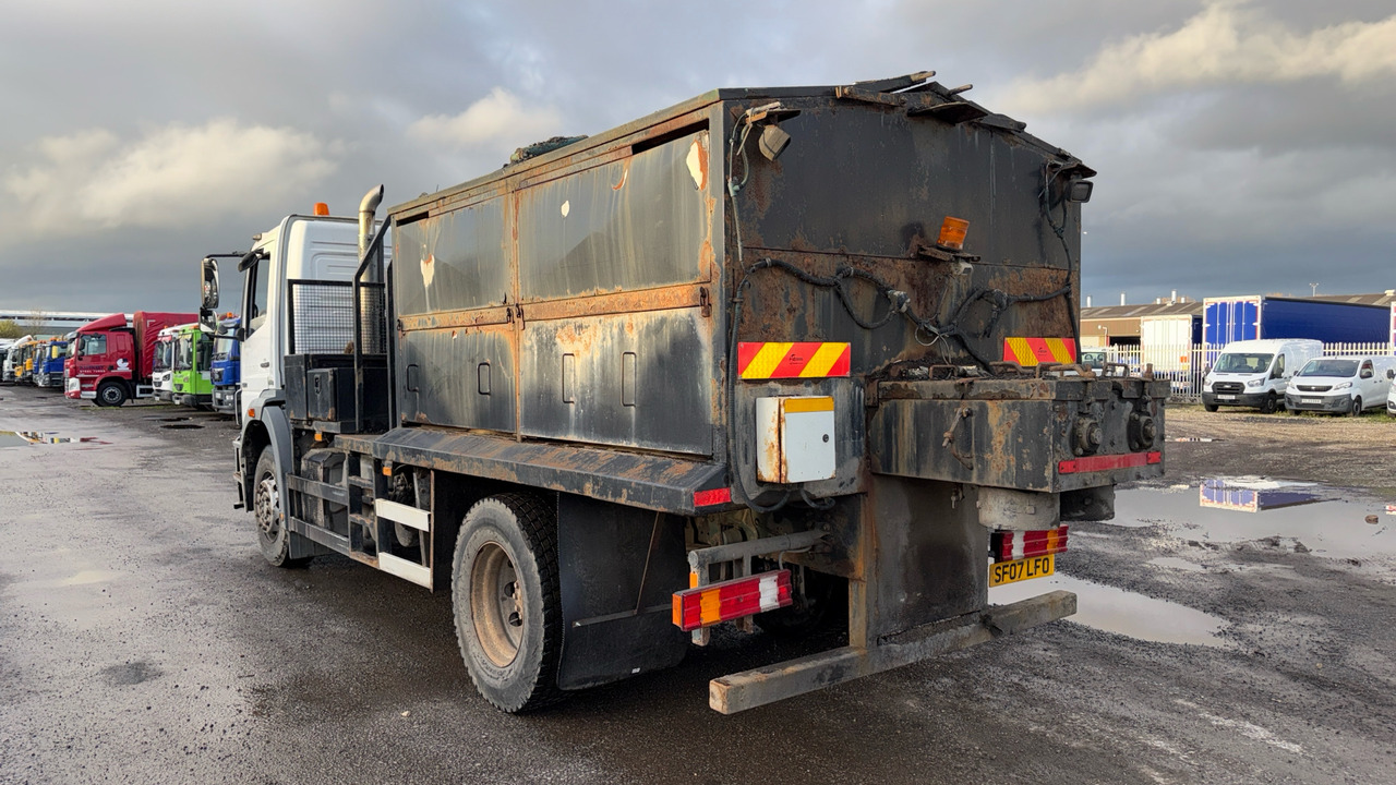 MERCEDES-BENZ AXOR 1824 - Asfaltatrice: foto 3 MERCEDES-BENZ AXOR 1824 - Asfaltatrice: foto 3